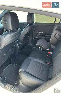 Внедорожник / Кроссовер Mercedes-Benz GLA-Class 2021 в 