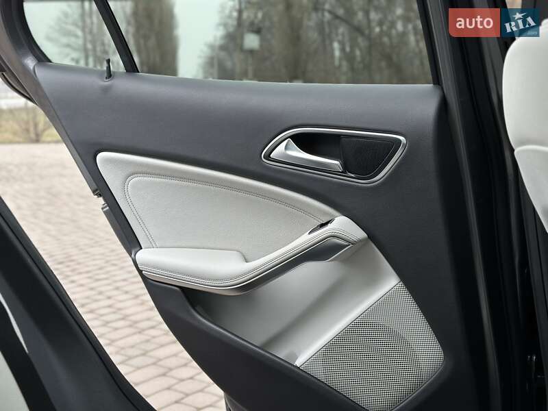 Внедорожник / Кроссовер Mercedes-Benz GLA-Class 2017 в Киеве фото 51 Внедорожник / Кроссовер Mercedes-Benz GLA-Class 2017 в Киеве