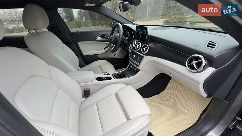 Внедорожник / Кроссовер Mercedes-Benz GLA-Class 2017 в Киеве фото 48 Внедорожник / Кроссовер Mercedes-Benz GLA-Class 2017 в Киеве