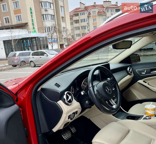 Внедорожник / Кроссовер Mercedes-Benz GLA-Class 2017 в Киеве