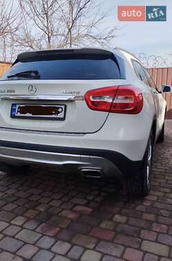 Позашляховик / Кросовер Mercedes-Benz GLA-Class 2017 в 