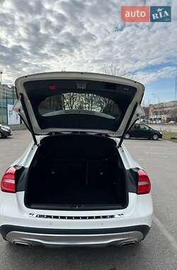Позашляховик / Кросовер Mercedes-Benz GLA-Class 2014 в 