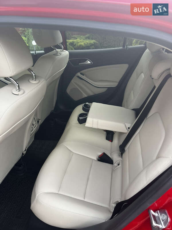 Внедорожник / Кроссовер Mercedes-Benz GLA-Class 2018 в Хмельницком