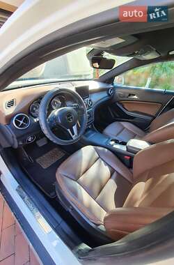 Внедорожник / Кроссовер Mercedes-Benz GLA-Class 2014 в 