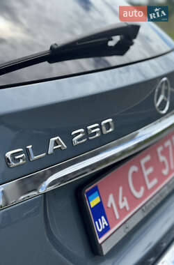 Позашляховик / Кросовер Mercedes-Benz GLA-Class 2015 в 