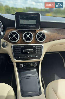 Позашляховик / Кросовер Mercedes-Benz GLA-Class 2015 в 