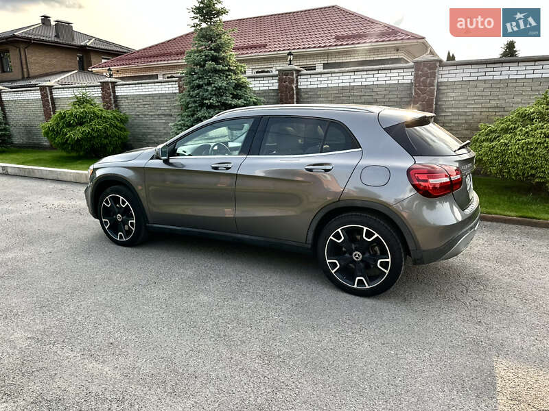Внедорожник / Кроссовер Mercedes-Benz GLA-Class 2019 в Киеве