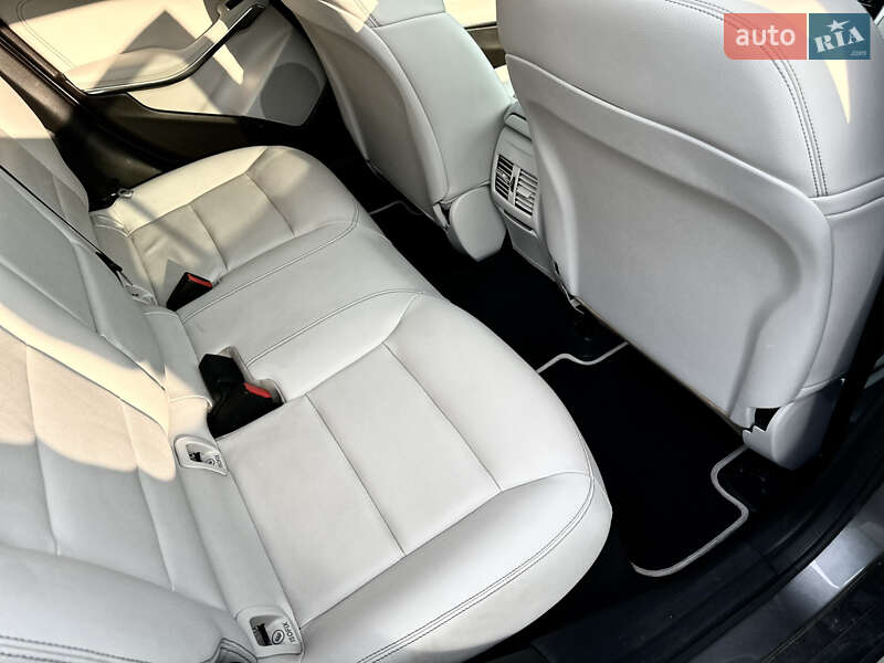 Внедорожник / Кроссовер Mercedes-Benz GLA-Class 2019 в Киеве