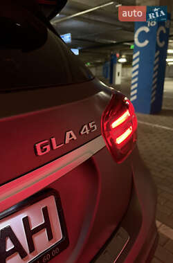 Позашляховик / Кросовер Mercedes-Benz GLA-Class 2019 в 