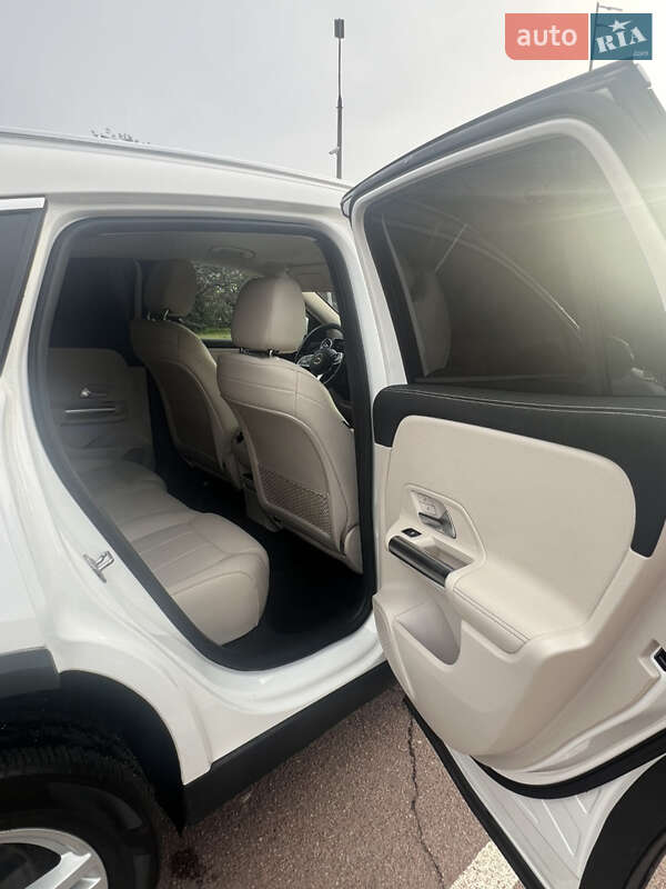 Внедорожник / Кроссовер Mercedes-Benz GLA-Class 2020 в Киеве