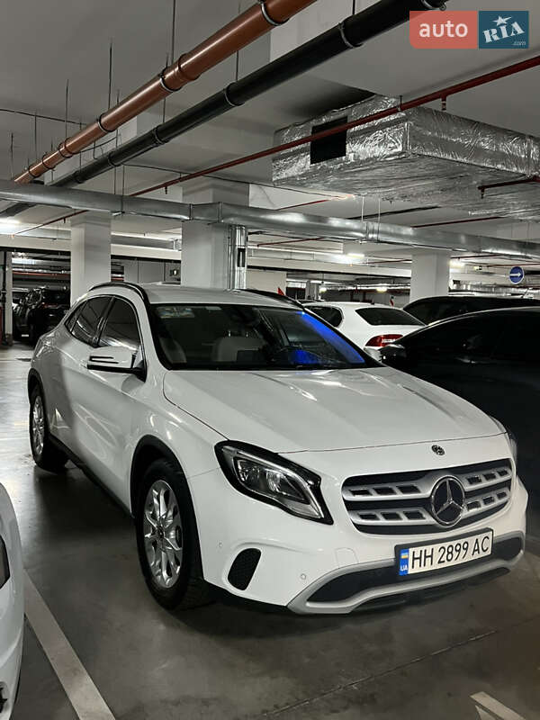 Позашляховик / Кросовер Mercedes-Benz GLA-Class 2018 в 