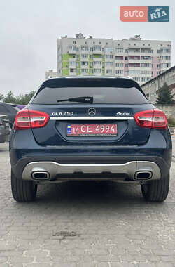 Позашляховик / Кросовер Mercedes-Benz GLA-Class 2018 в 