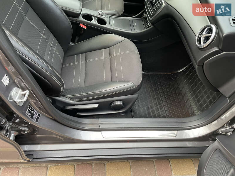 Внедорожник / Кроссовер Mercedes-Benz GLA-Class 2014 в Киеве фото 18 Внедорожник / Кроссовер Mercedes-Benz GLA-Class 2014 в Киеве