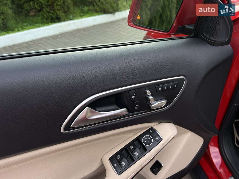 Внедорожник / Кроссовер Mercedes-Benz GLA-Class 2019 в Киеве