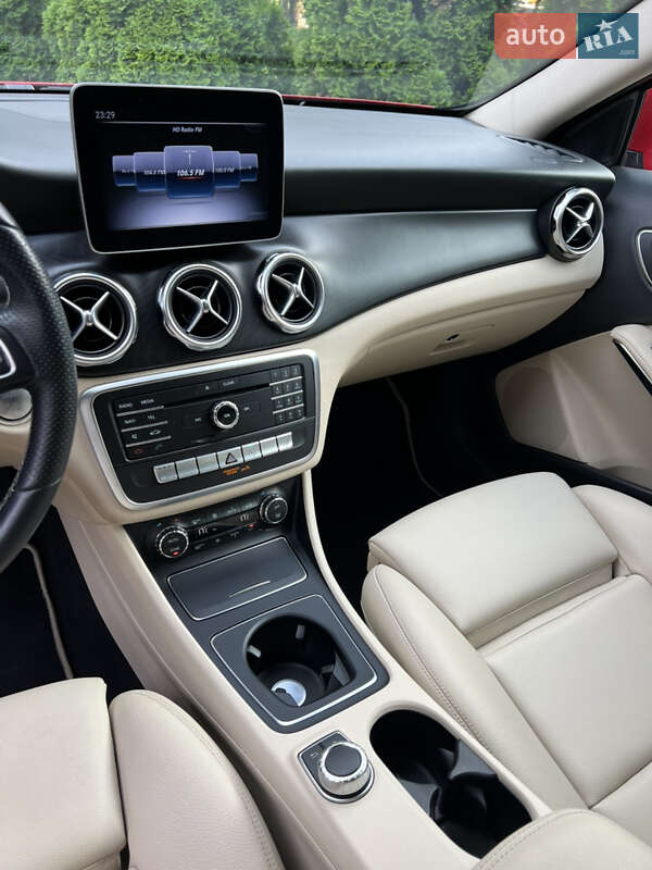 Внедорожник / Кроссовер Mercedes-Benz GLA-Class 2019 в Киеве