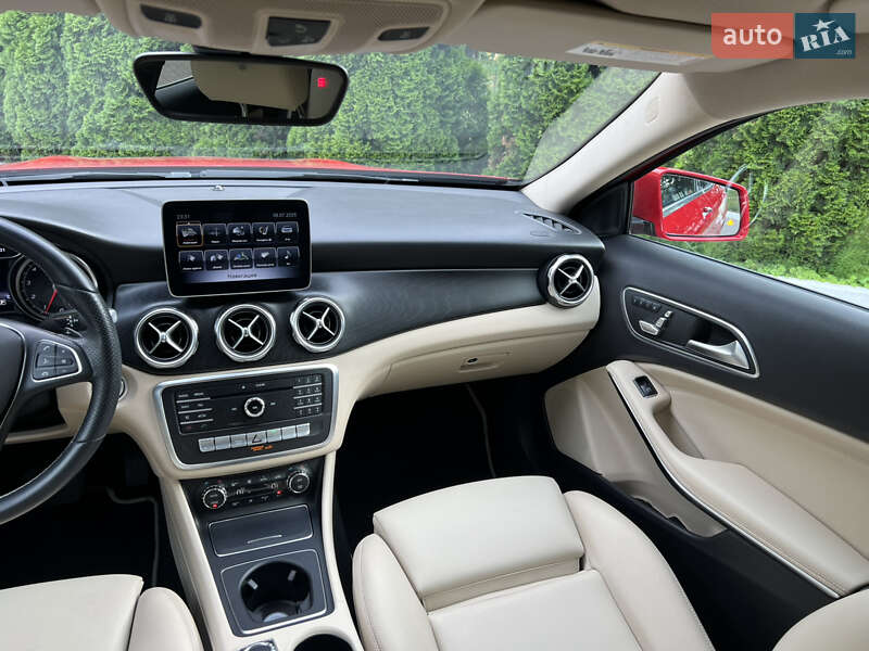 Внедорожник / Кроссовер Mercedes-Benz GLA-Class 2019 в Киеве