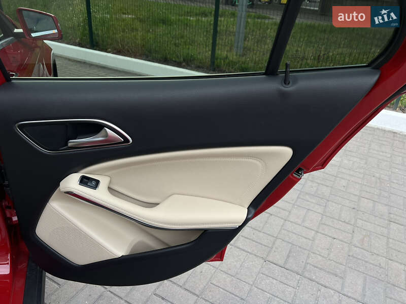 Внедорожник / Кроссовер Mercedes-Benz GLA-Class 2019 в Киеве