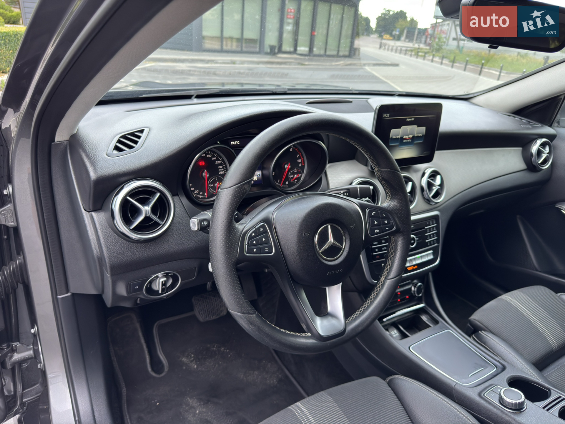2017 Mercedes-Benz GLA-klasse - мініатюра 28