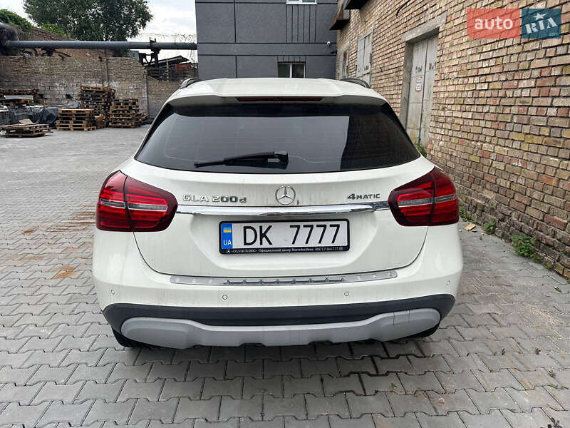 Внедорожник / Кроссовер Mercedes-Benz GLA-Class 2017 в Киеве