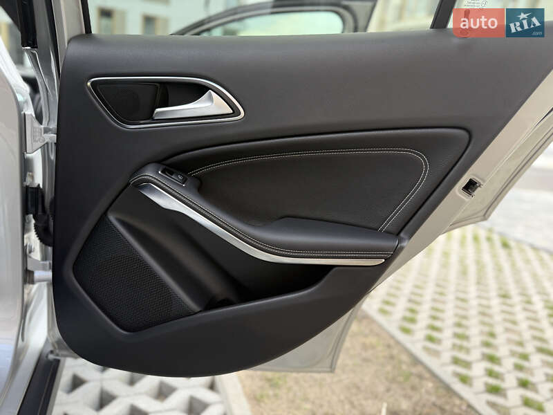 Внедорожник / Кроссовер Mercedes-Benz GLA-Class 2016 в Ровно