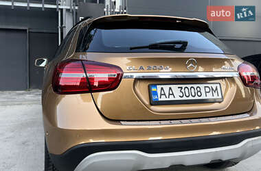 Внедорожник / Кроссовер Mercedes-Benz GLA-Class 2017 в 