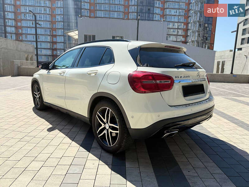 Внедорожник / Кроссовер Mercedes-Benz GLA-Class 2015 в Львове