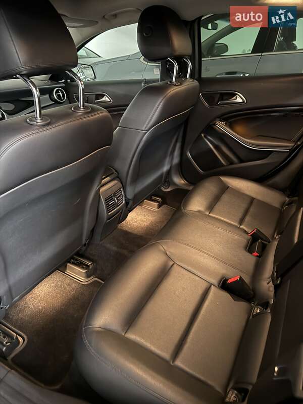 Позашляховик / Кросовер Mercedes-Benz GLA-Class 2014 в Мукачевому