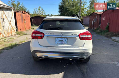 Позашляховик / Кросовер Mercedes-Benz GLA-Class 2015 в 