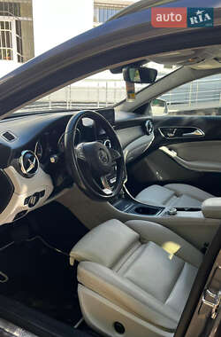 Позашляховик / Кросовер Mercedes-Benz GLA-Class 2018 в 