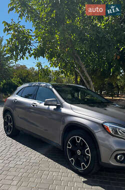 Позашляховик / Кросовер Mercedes-Benz GLA-Class 2018 в 