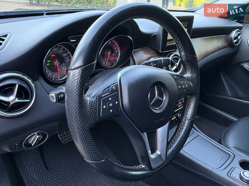 Внедорожник / Кроссовер Mercedes-Benz GLA-Class 2015 в Киеве