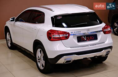 Позашляховик / Кросовер Mercedes-Benz GLA-Class 2018 в 