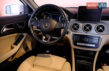 Позашляховик / Кросовер Mercedes-Benz GLA-Class 2018 в 