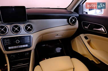 Позашляховик / Кросовер Mercedes-Benz GLA-Class 2018 в 