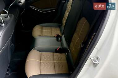 Внедорожник / Кроссовер Mercedes-Benz GLA-Class 2017 в 