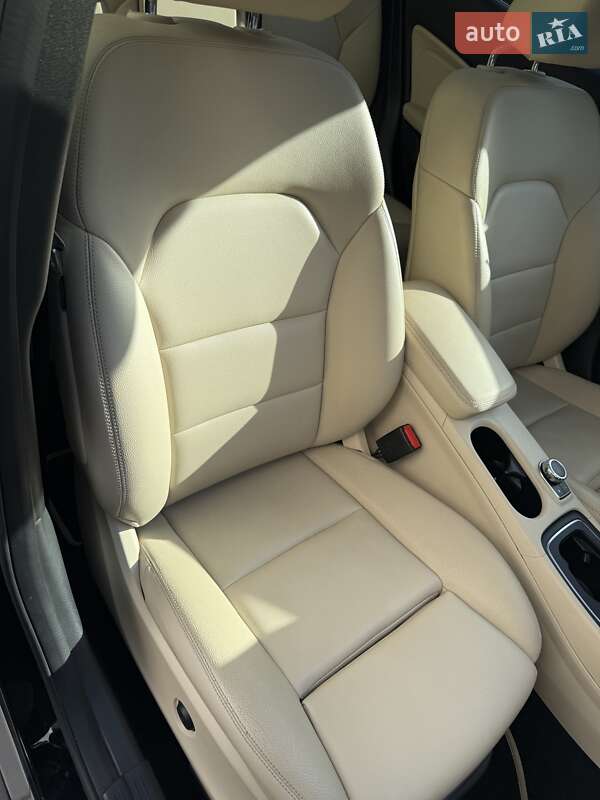 Внедорожник / Кроссовер Mercedes-Benz GLA-Class 2016 в Харькове