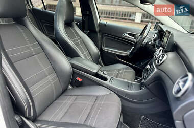 Позашляховик / Кросовер Mercedes-Benz GLA-Class 2015 в 