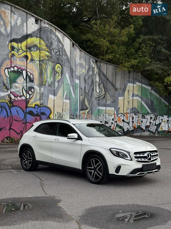Внедорожник / Кроссовер Mercedes-Benz GLA-Class 2017 в Киеве фото 12 Внедорожник / Кроссовер Mercedes-Benz GLA-Class 2017 в Киеве