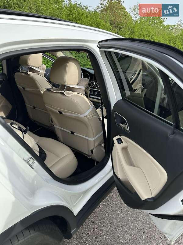 Внедорожник / Кроссовер Mercedes-Benz GLA-Class 2018 в Харькове