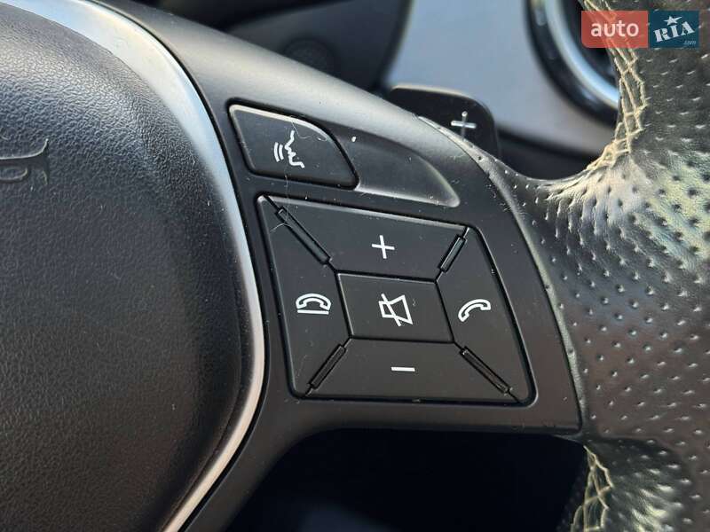 Внедорожник / Кроссовер Mercedes-Benz GLA-Class 2015 в Ровно