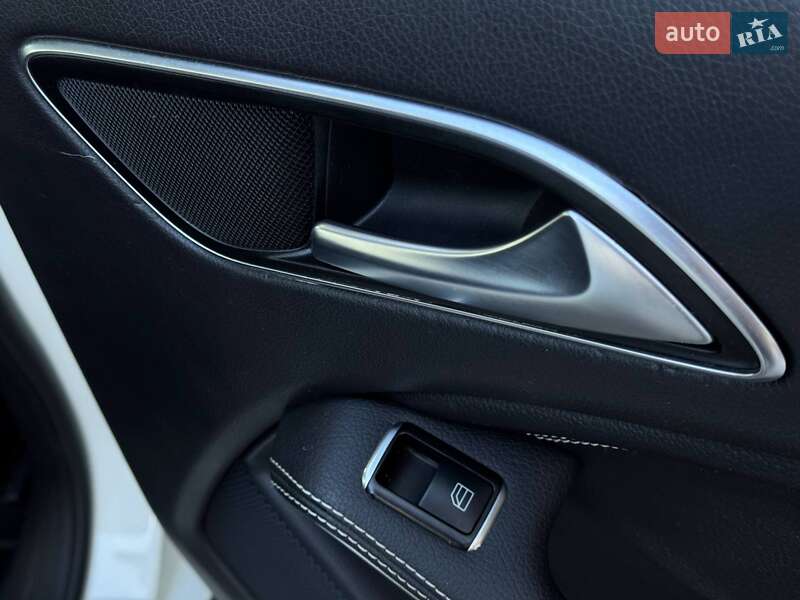 Внедорожник / Кроссовер Mercedes-Benz GLA-Class 2015 в Ровно