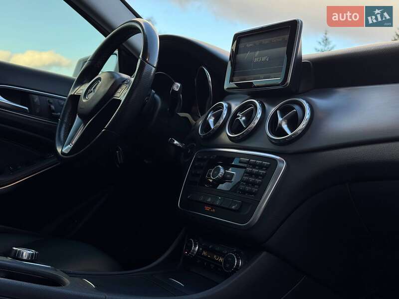 Внедорожник / Кроссовер Mercedes-Benz GLA-Class 2015 в Ровно