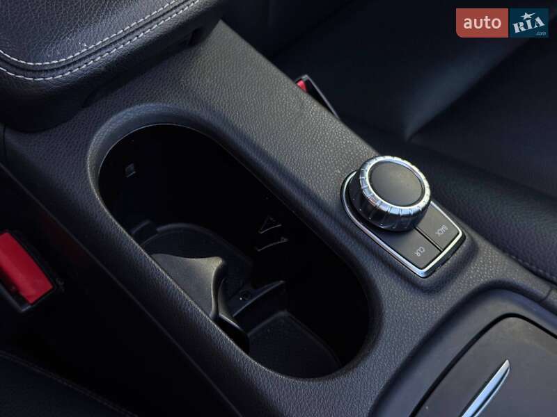 Внедорожник / Кроссовер Mercedes-Benz GLA-Class 2015 в Ровно