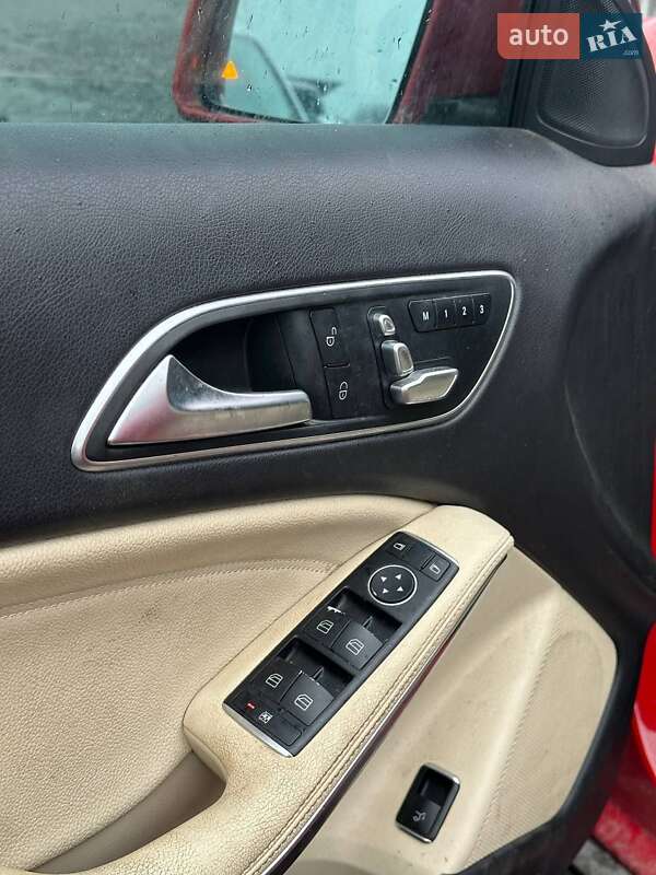 Внедорожник / Кроссовер Mercedes-Benz GLA-Class 2018 в Луцке