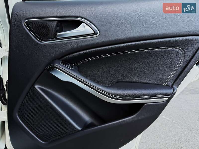 Позашляховик / Кросовер Mercedes-Benz GLA-Class 2016 в Києві