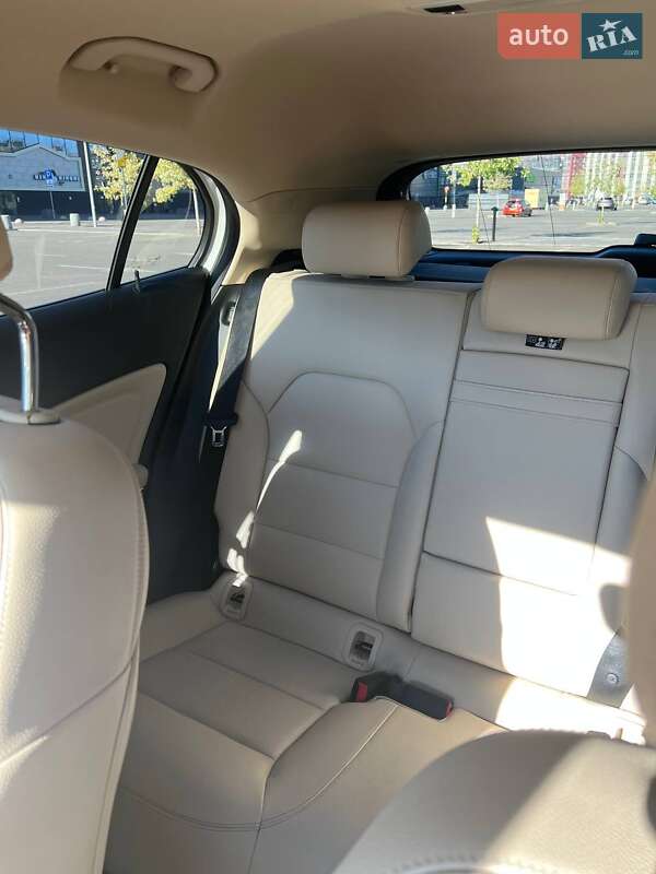 Внедорожник / Кроссовер Mercedes-Benz GLA-Class 2018 в Киеве фото 11 Внедорожник / Кроссовер Mercedes-Benz GLA-Class 2018 в Киеве