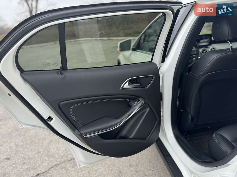 Позашляховик / Кросовер Mercedes-Benz GLA-Class 2018 в Кам'янському