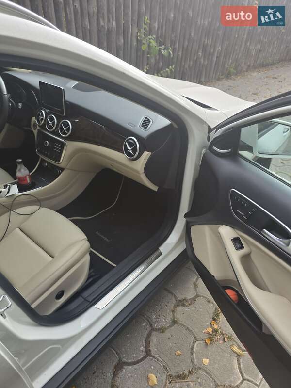 Внедорожник / Кроссовер Mercedes-Benz GLA-Class 2017 в Запорожье