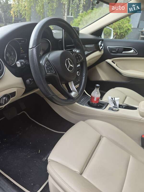 Внедорожник / Кроссовер Mercedes-Benz GLA-Class 2017 в Запорожье