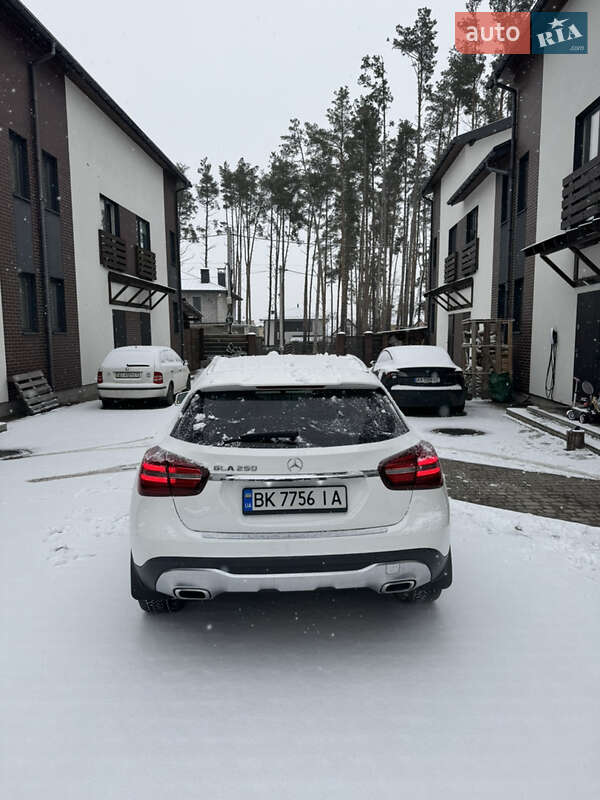 Внедорожник / Кроссовер Mercedes-Benz GLA-Class 2020 в Киеве фото 6 Внедорожник / Кроссовер Mercedes-Benz GLA-Class 2020 в Киеве